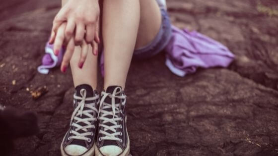 girl wearing converse shoes inner teenager healing